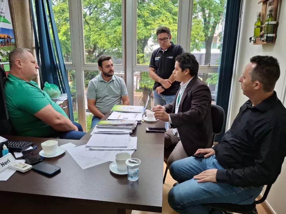 Representantes da Setu-PR e da prefeitura discutem novos investimentos para o turismo em Marechal Cândido Rondon. (Foto: Divulgação/Prefeitura Municipal)