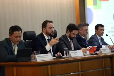Secretário-Executivo do Ministério da Fazenda, Dario Durigan detalha a proposta de orçamento da União de 2025, enviada ao Congresso Nacional na última sexta-feira (30). Foto - Antônio Cruz/Agência Brasil