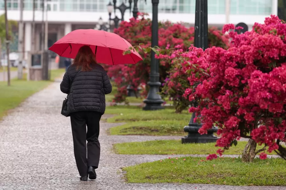 Fenômenos climáticos mantêm o Paraná sob influência de chuvas e temperaturas amenas no início de novembro, mas o calor deve retornar na segunda quinzena. (Foto: Geraldo Bubniak/AEN)