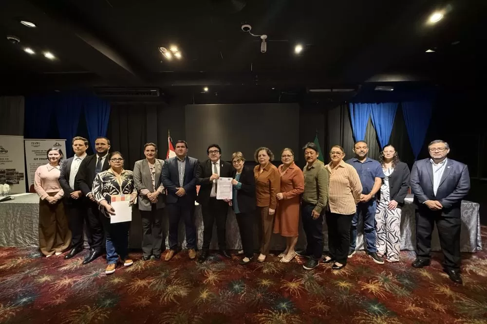 Autoridades do Brasil e do Paraguai firmam compromisso para criação de um Dia D conjunto de vacinação nas fronteiras, fortalecendo a vigilância e a integração em saúde pública. (Foto: Divulgação/SESA)