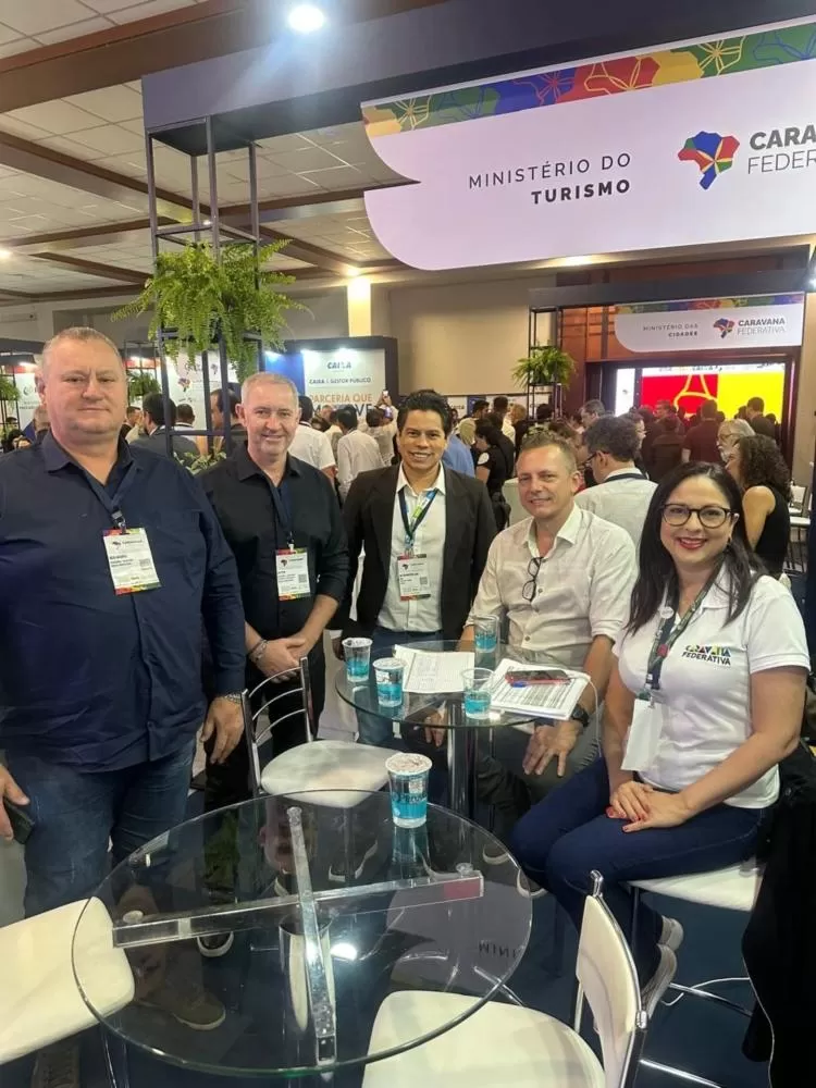 Representantes de Marechal Cândido Rondon participaram da Caravana Federativa do Paraná, em Foz do Iguaçu, evento que reuniu ministérios e órgãos federais para fortalecer a cooperação com os municípios. (Foto: Divulgação)