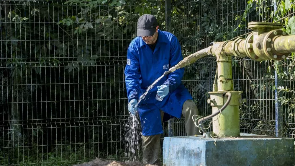 Pesquisadores do Projeto Hidrosfera monitoram poços do Aquífero Serra Geral, fonte de 89% da água consumida no Oeste do Paraná. (Foto: Felipe Chiaretti/Itaipu Parquetec)