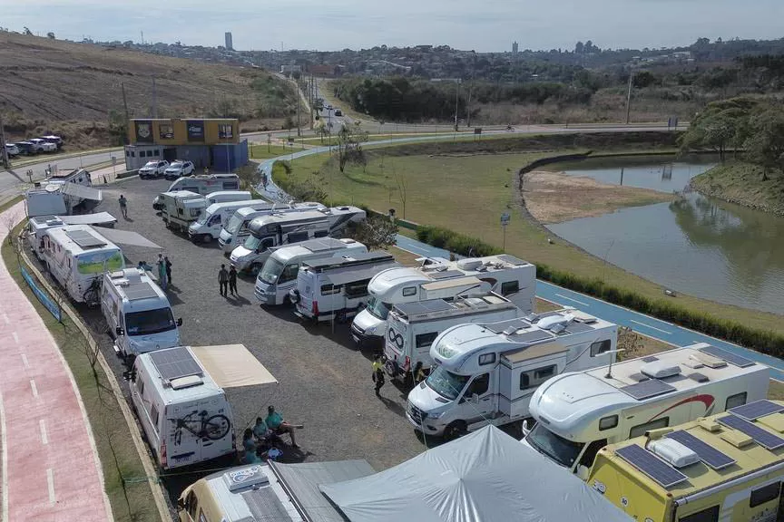 Comboio de trailers e motorhomes chega a Curitiba e antecipa a 9ª Expo Motorhome, que acontece de 12 a 16 de novembro no Expotrade Pinhais. (Foto: Divulgação/Circuito Caminhos do Paraná)