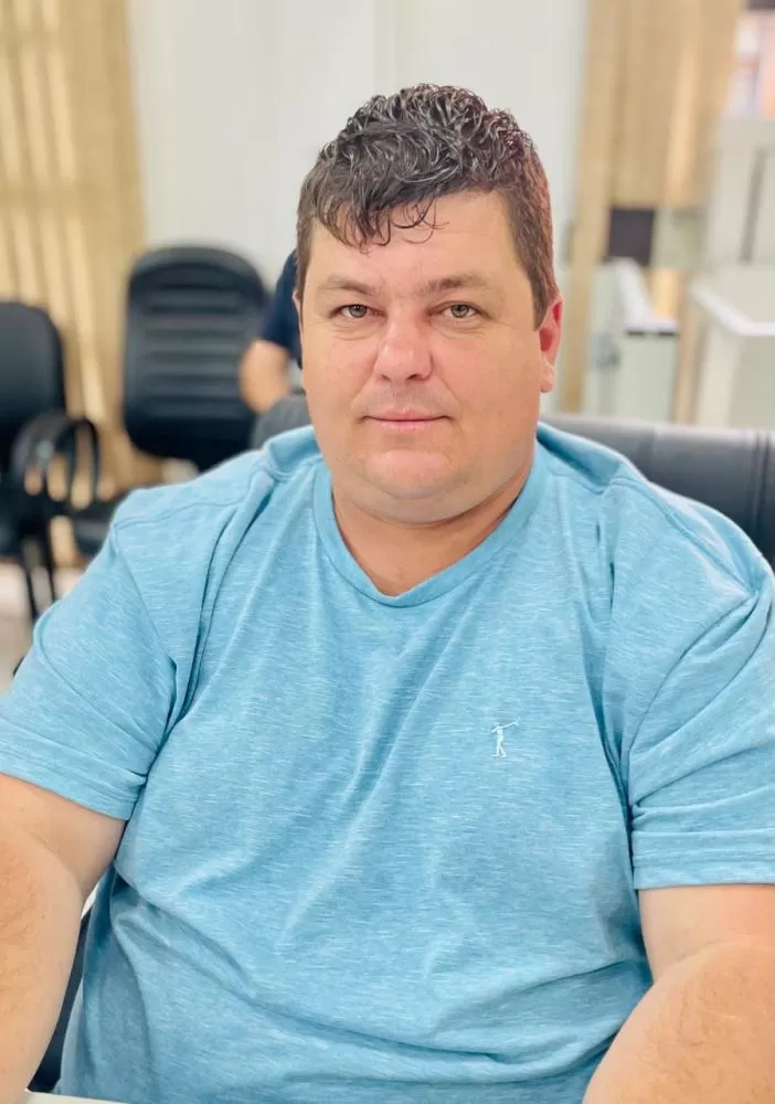 Vereador Marciel Escher reforçou a necessidade de pavimentação entre Novo Três Passos e Quatro Pontes, destacando os benefícios econômicos e sociais da obra. (Foto: Divulgação/Câmara Municipal)