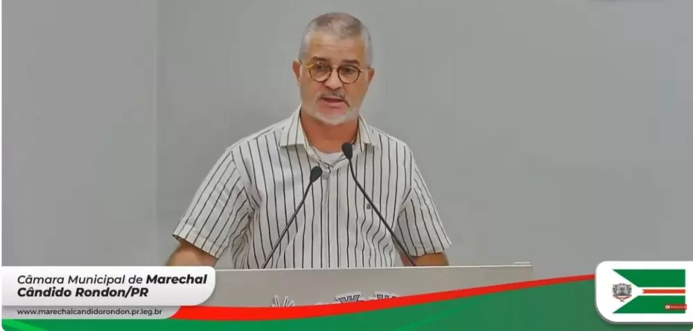 Secretário Claudinei Mainardes na tribuna da Câmara: conferência estadual, inclusão do paradesporto nas diretrizes e anúncio do Centro de Referência Paralímpico para Marechal Rondon. (Foto: Divulgação/Câmara Municipal)