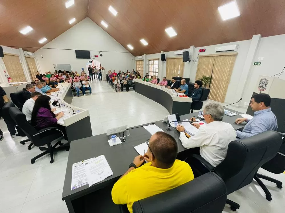 Plenário da Câmara durante a votação nominal: PPA e LDO aprovados em primeira votação; crédito de R$ 780 mil à PROEM aprovado por 8 a 4 após amplo debate. (Foto: Divulgação/Câmara Municipal)