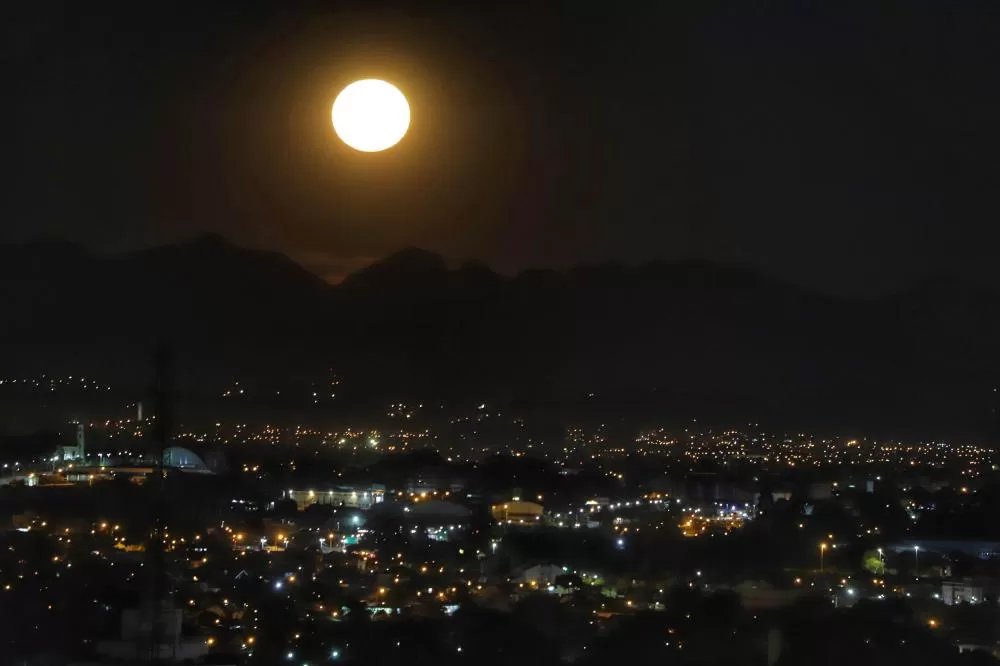 Superlua poderá ser observada em todo o Paraná nesta quarta-feira, com maior brilho e tamanho aparente. (Foto: Foto: José Fernando Ogura/Arquivo AEN)