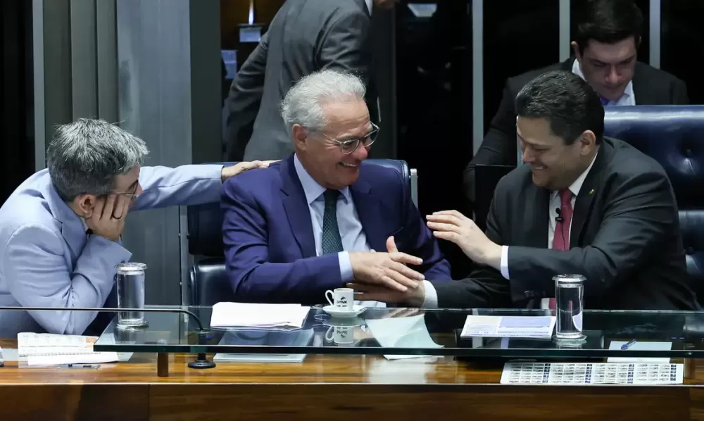 Sessão do Senado em Brasília aprovou por unanimidade o projeto que isenta do Imposto de Renda quem ganha até R$ 5 mil mensais. (Foto: Lula Marques/Agência Brasil)