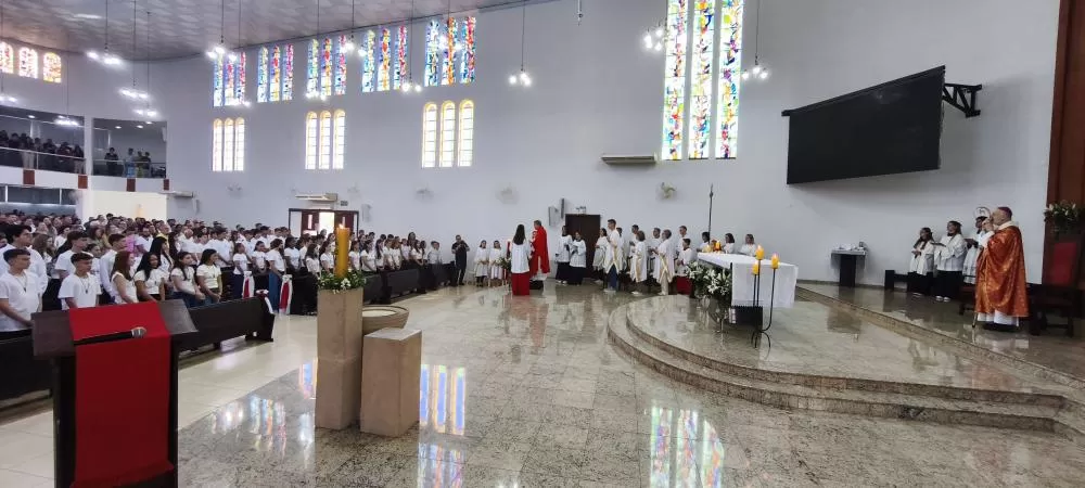 Crisma reúne 198 jovens na Paróquia Sagrado Coração de Jesus em Marechal Cândido Rondon