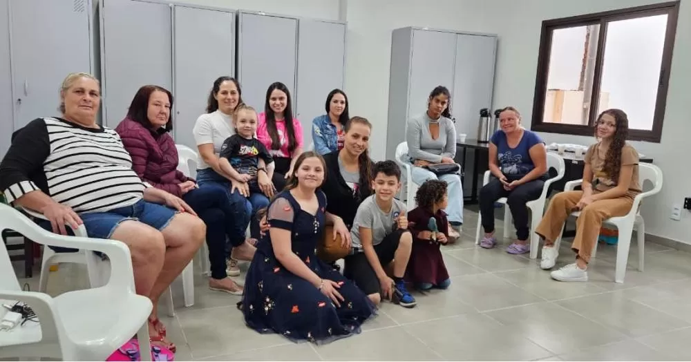 Oficinas promovidas pelo CREAS fortalecem vínculos familiares e incentivam o protagonismo dos usuários. (Foto: Divulgação/Prefeitura Municipal)