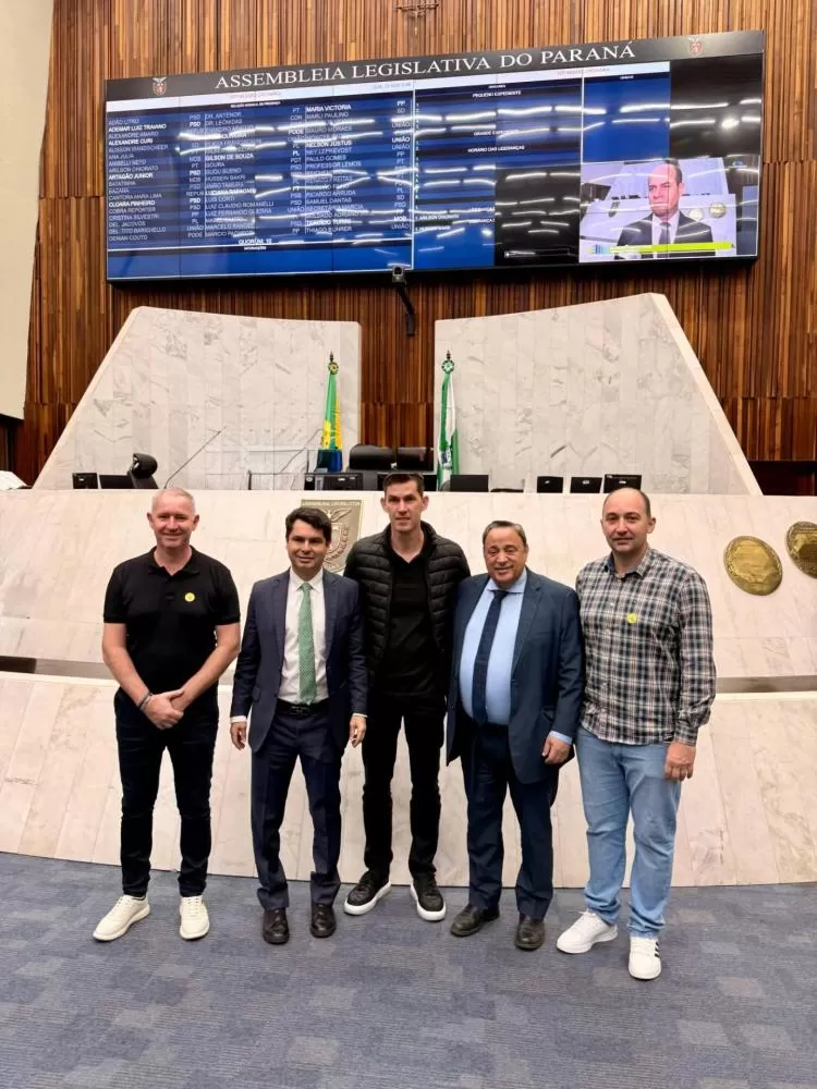 Gilmar Dattein, Alexandre Curi, Anderson Bento Maria, Hussein Bakri e Fábio Regelmeier. (Foto: Divulgação/Prefeitura Municipal)