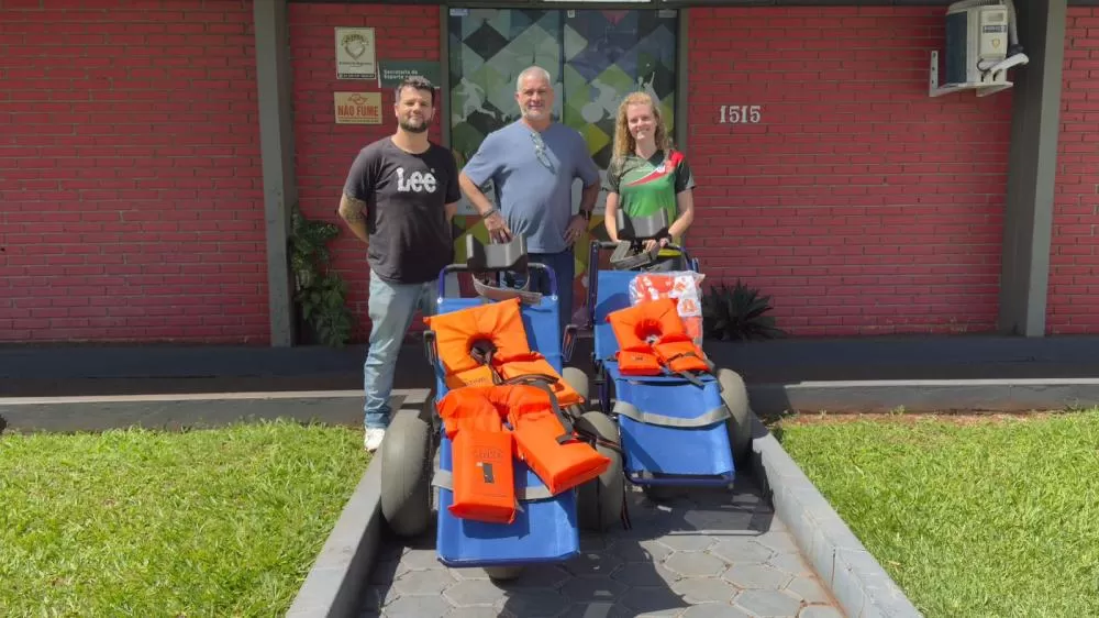 Secretaria de Esporte e Lazer recebe cadeiras anfíbias para ampliar acessibilidade nas atividades aquáticas em Porto Mendes