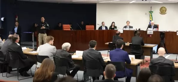 A Primeira Turma do Supremo Tribunal Federal (STF) que condenou o ex-presidente Jair Bolsonaro a 27 anos e 3 meses de prisão. (Foto: Valter Campanato/Agência Brasil)