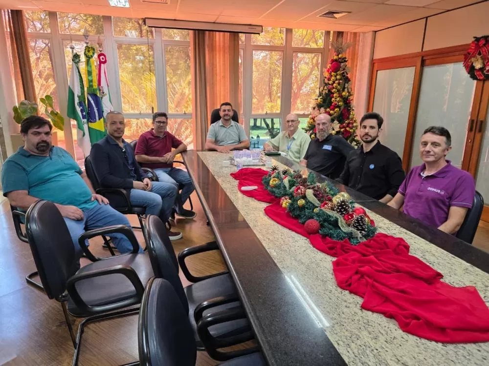 Representantes do Núcleo de Informática discutem alternativas tributárias com a administração municipal para fortalecer o setor de tecnologia em Marechal Cândido Rondon. (Foto: Divulgação/Prefeitura Municipal)