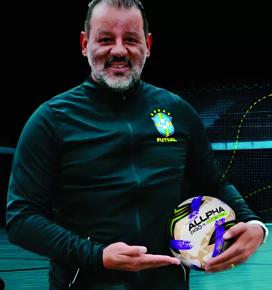 Marquinhos Xavier oficializa parceria com a Allpha Bolas, validando a linha profissional da marca e dando início à Era Pró-X. (Foto: Divulgação),