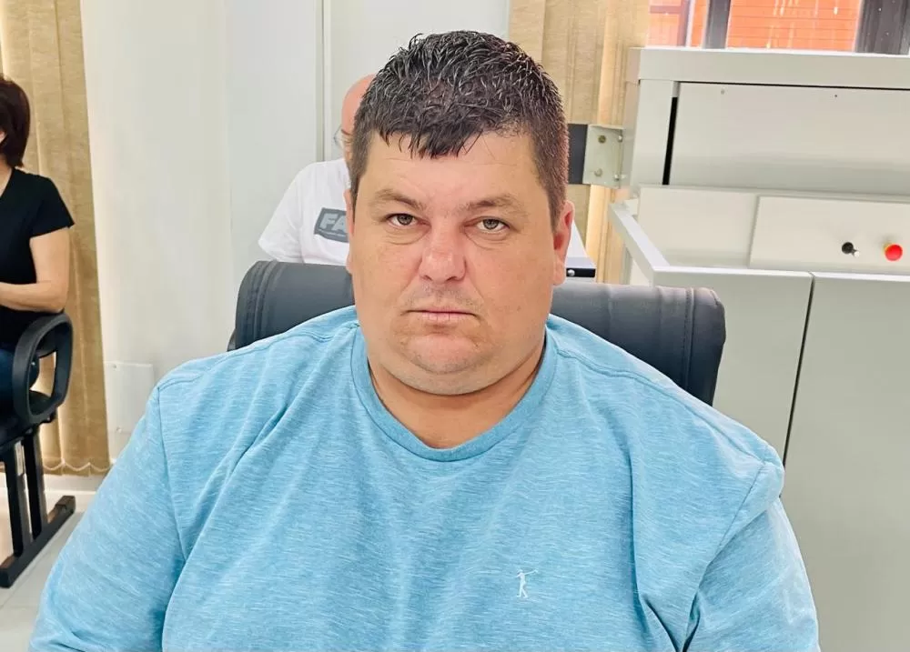 Vereador Marciel Evandro Escher solicita reparos urgentes na Rua das Flores para garantir melhores condições de tráfego. (Foto: Cristiano Witeck)