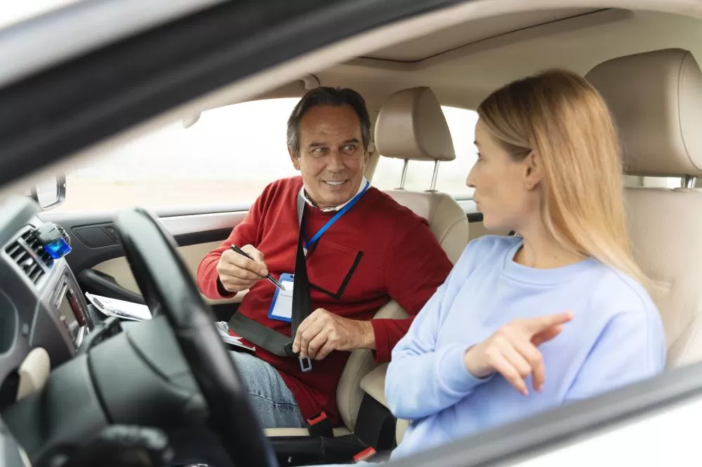 Nova resolução do Contran flexibiliza a formação de motoristas e permite tirar CNH sem obrigatoriedade de autoescola. (Foto: Freepik)