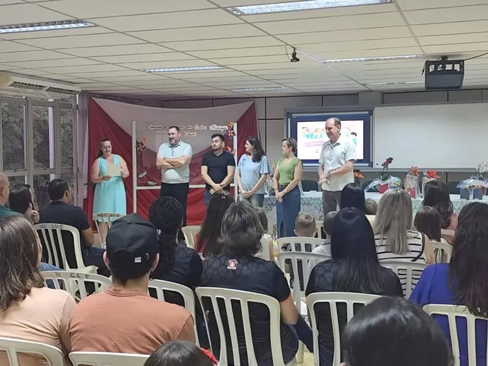 Entrega da premiação da 4ª edição do Concurso de Redação, que reuniu 180 textos sobre brincadeiras longe das telas. (Foto: Divulgação)