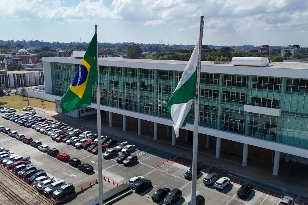 Pagamento antecipado do 13º salário reforça consumo, gera empregos e evidencia a solidez fiscal do Paraná. (Foto: Geraldo Bubniak/AEN)