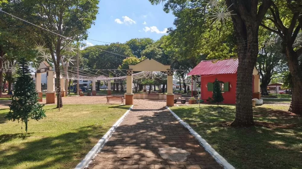 Praça da Igreja Sagrado Coração de Jesus recebe iluminação e programação especial na abertura do Natal Luz e Encanto. (Foto: Divulgação)