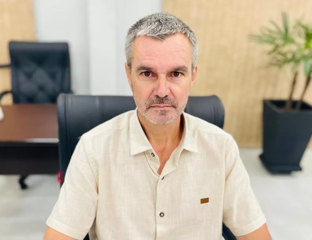 Vereador Sargento Spohr em plenário, ao defender investimentos em esporte escolar e melhorias na saúde pública regional. (Foto: Cristiano Viteck)