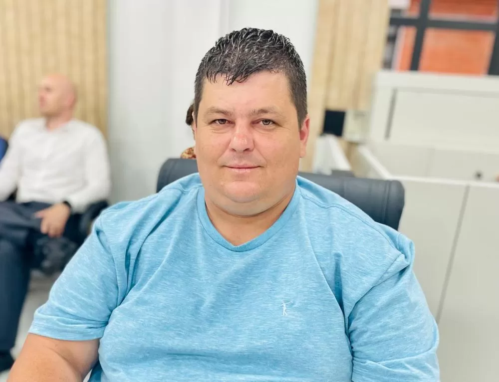 Vereador Marciel Evandro Escher durante a 40ª sessão ordinária, ao defender a construção da UBS Rural de Vila Curvado e melhorias na saúde regional. (Foto: Cristiano Viteck)