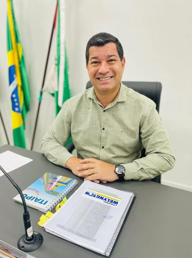Vereador Coronel Welyngton durante a sessão, ao defender melhorias em iluminação, trânsito, cemitérios e educação com o Projeto Bombeiro Mirim. (Foto: Cristiano Viteck)