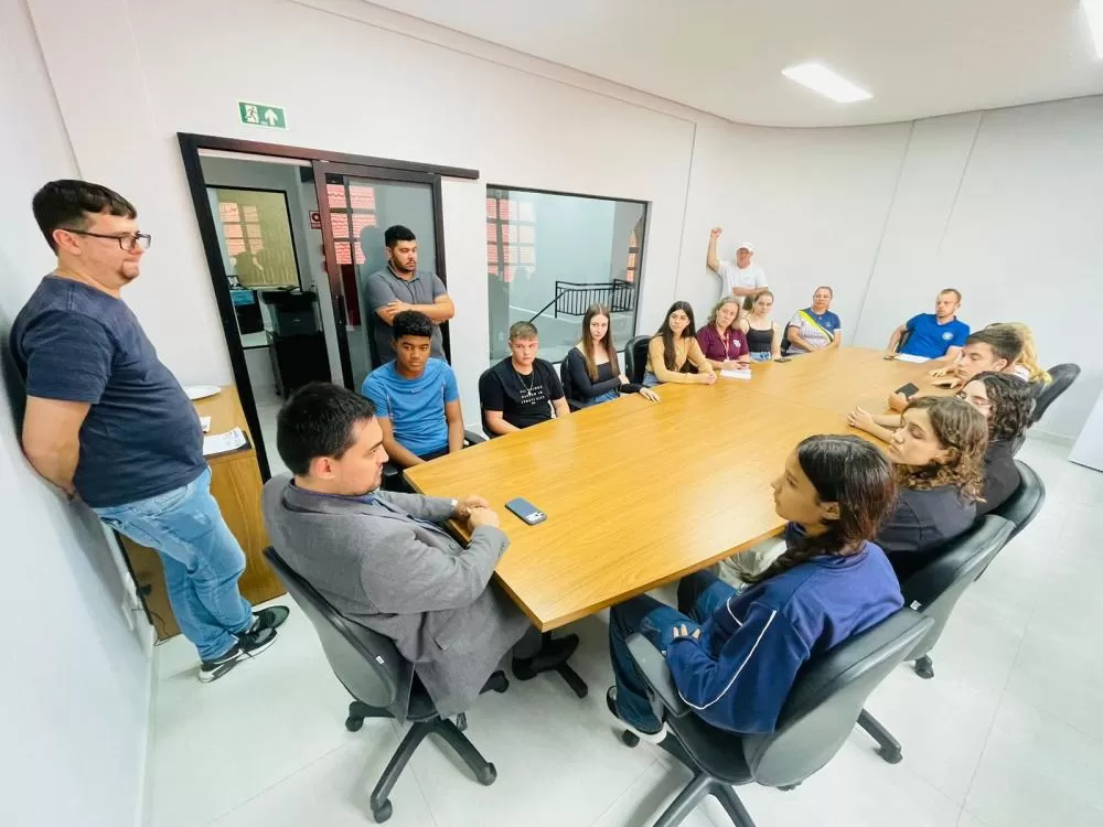 Novos vereadores mirins serão empossados na Câmara Jovem durante cerimônia nesta terça-feira. (Foto: Cristiano Viteck)