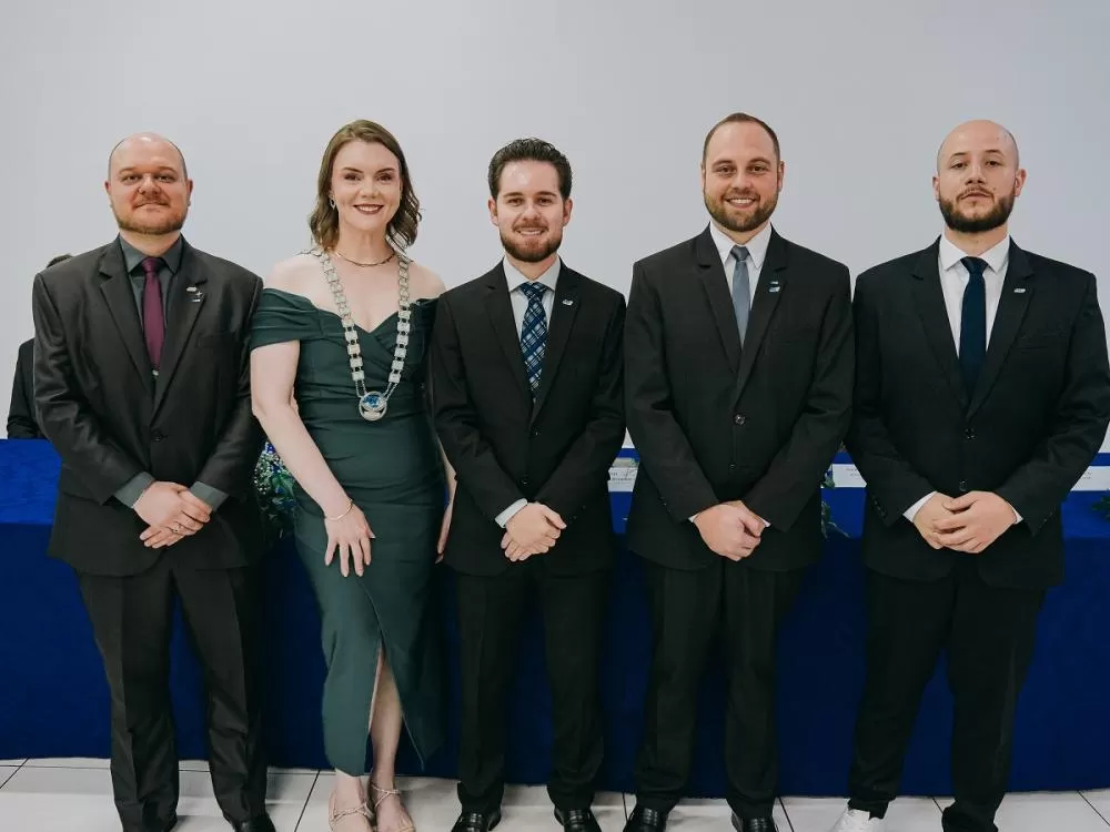 Novo conselho que assume a JCI Marechal Cândido Rondon para o ano de 2026. (Foto: Joni Lang)