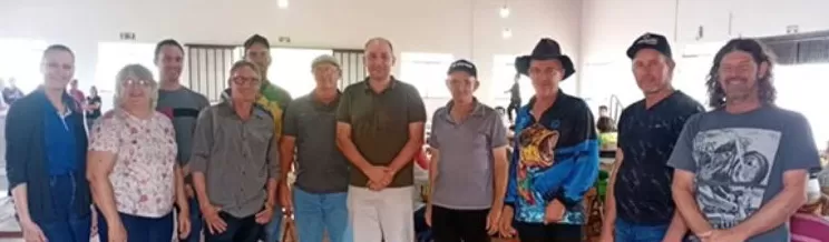 Eleitos da Associação da Linha Belmonte com representantes do SAAE. (Foto: DIvulgação)