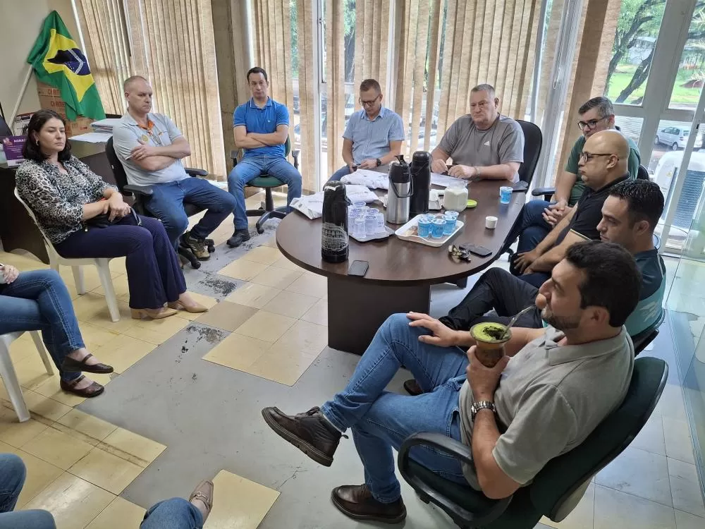 Reunião reuniu representantes do poder público e do COMTUR para discutir estratégias do turismo em Marechal Cândido Rondon. (Foto: Divulgação)