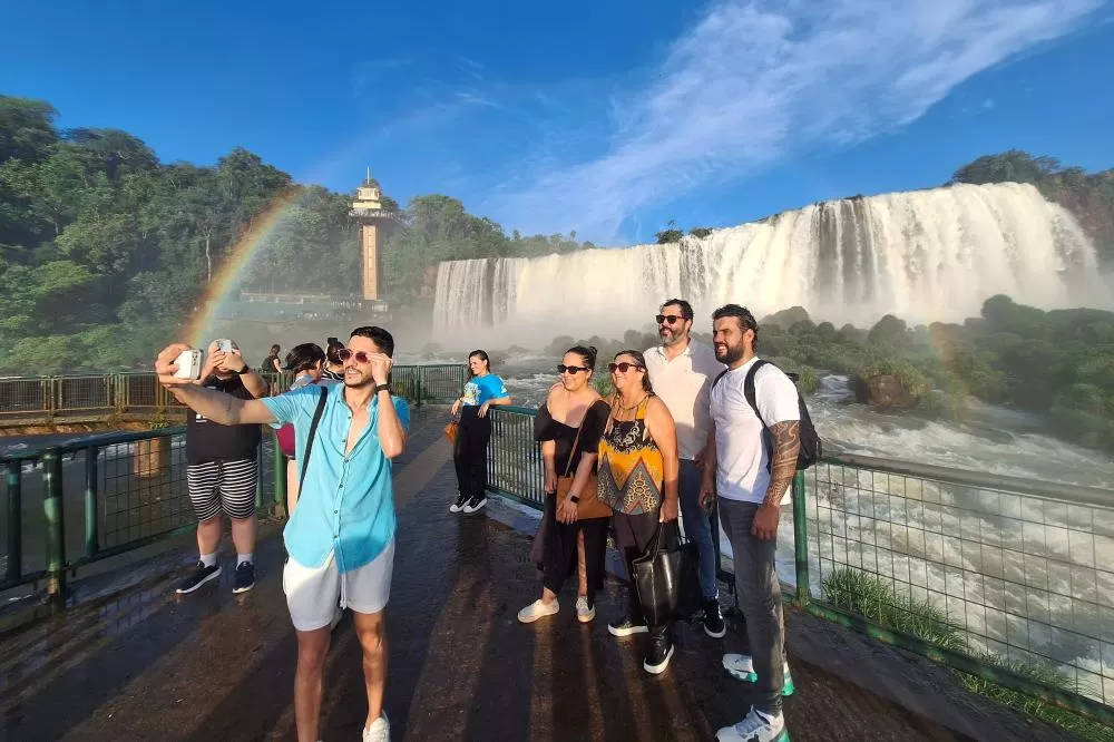Cataratas do Iguaçu seguem como o destino turístico mais visitado do Paraná, liderando a preferência de turistas brasileiros e estrangeiros em 2025. (Foto: Divulgação/Viaje Paraná)