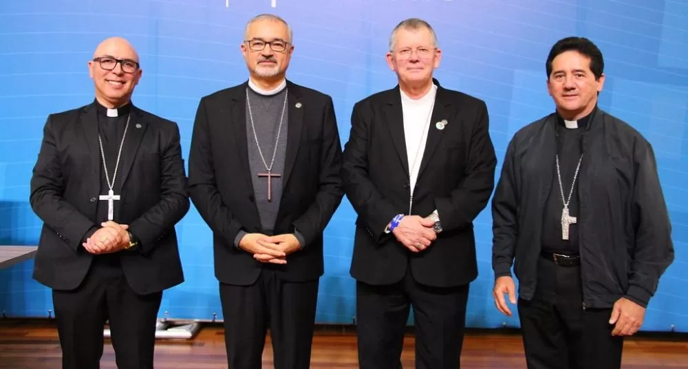 Os Bispos da CNBB, Dom Ricardo Hoepers, Dom João Justino de Medeiros Silva, Dom Jaime, Cardeal Spengler e Dom Paulo Jackson Nóbrega de Sousa, divulgam Mensagem de Ano-Novo com diagnóstico crítico do Brasil e apelo à esperança, ao diálogo e à pacificação n