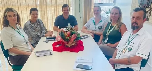 Comissão organizadora do Programa Castra Mais Paraná esteve reunida para definir os preparativos da ação. (Foto: Divulgação)