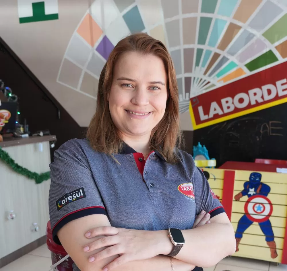 Karine defende que comprar no comércio rondonense fortalece a economia e impulsiona melhorias contínuas no setor. (Foto: João Livi)