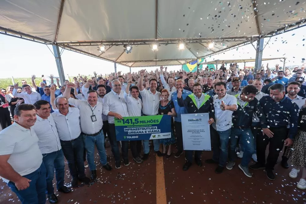 Autoridades estaduais e municipais durante a inauguração da duplicação da PR-317, em Toledo, com a presença do governador Carlos Massa Ratinho Junior, lideranças regionais e representantes do setor produtivo. (Fotos: Geraldo Bubniak/AEN)