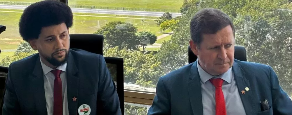 O vereador Fernando Nègre e o deputado federal Elton Welter, que manifestou apoio público ao parlamentar após a retotalização dos votos e afirmou que o processo ainda será discutido no Tribunal Superior Eleitoral. (Foto: Divulgação)