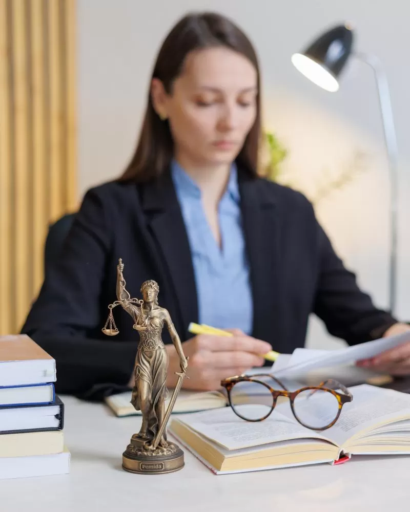 Processo seletivo oferece oportunidade de estágio remunerado para estudantes e pós-graduandos em Direito na prefeitura de Marechal Cândido Rondon. (Foto: Freepik)