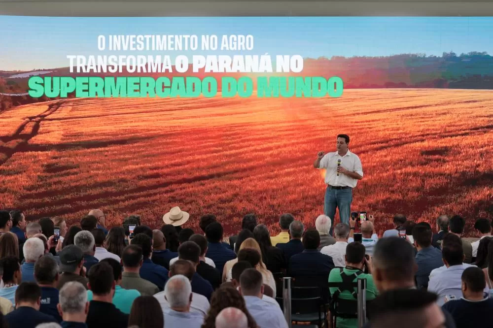 Governador Ratinho Junior durante o lançamento dos programas Se Liga Aí Paraná e Paraná Conectado, voltados à modernização da infraestrutura rural. (Foto: Geraldo Bubniak/AEN)