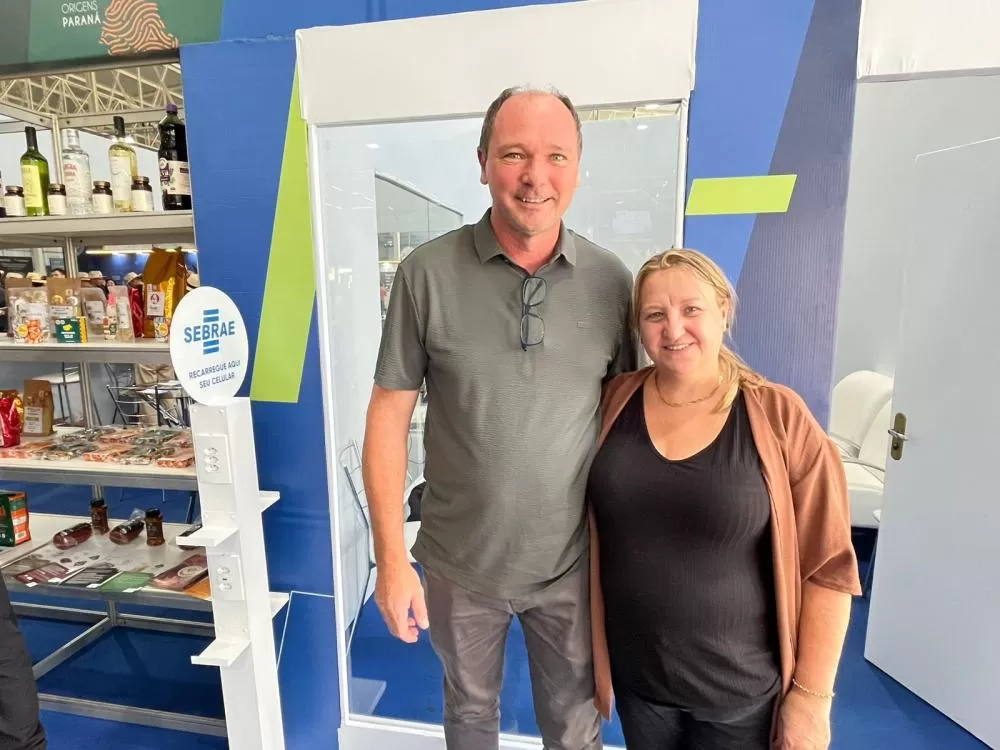 Espaço Sebrae no Show Rural Coopavel reuniu empreendedores (como o empresário rondonense Adair João Schumacher e sua esposa)  e especialistas para debater os impactos da Indústria 4.0 no desenvolvimento regional. (Foto: Divulgação)