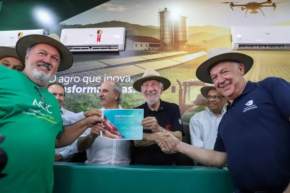 Governador em exercício participa da assinatura de convênios do BRDE no Show Rural Coopavel 2026, em Cascavel. (Foto: Igor Jacinto/Vice Governadoria)