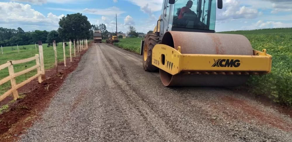 Vereadores solicitam a execução de cascalhamento e aplicação de solo-brita na estrada rural que liga o Distrito de São Roque à Linha Eldorado. (Foto: Divulgação)