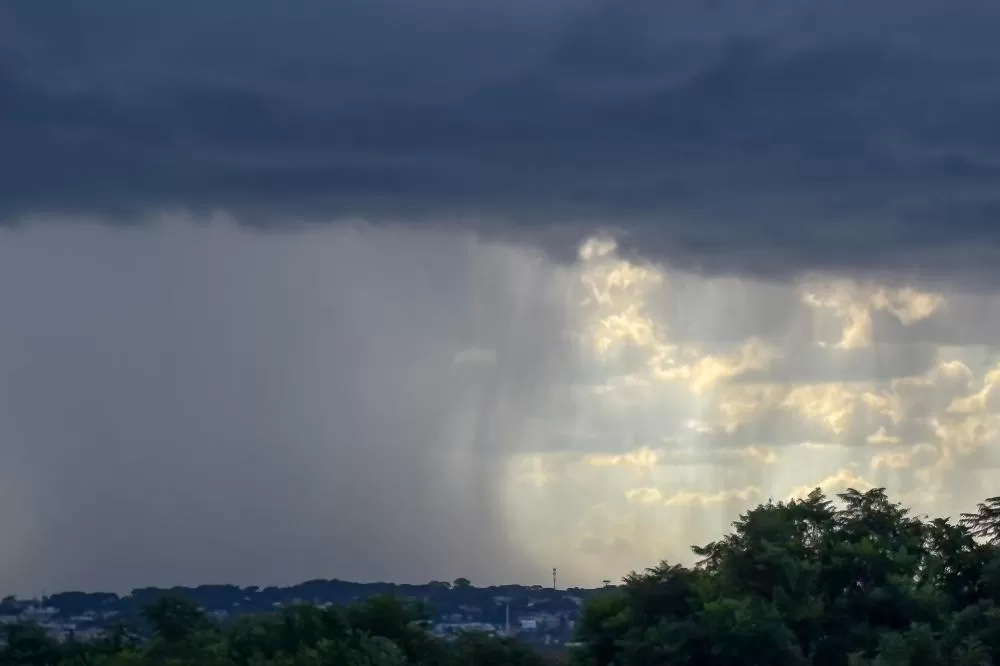 Áreas de instabilidade em São José dos Pinhais. Também no Oeste do Paraná a previsão indica risco de novas tempestades no fim de semana. (Foto: Roberto Dziura Jr/AEN)