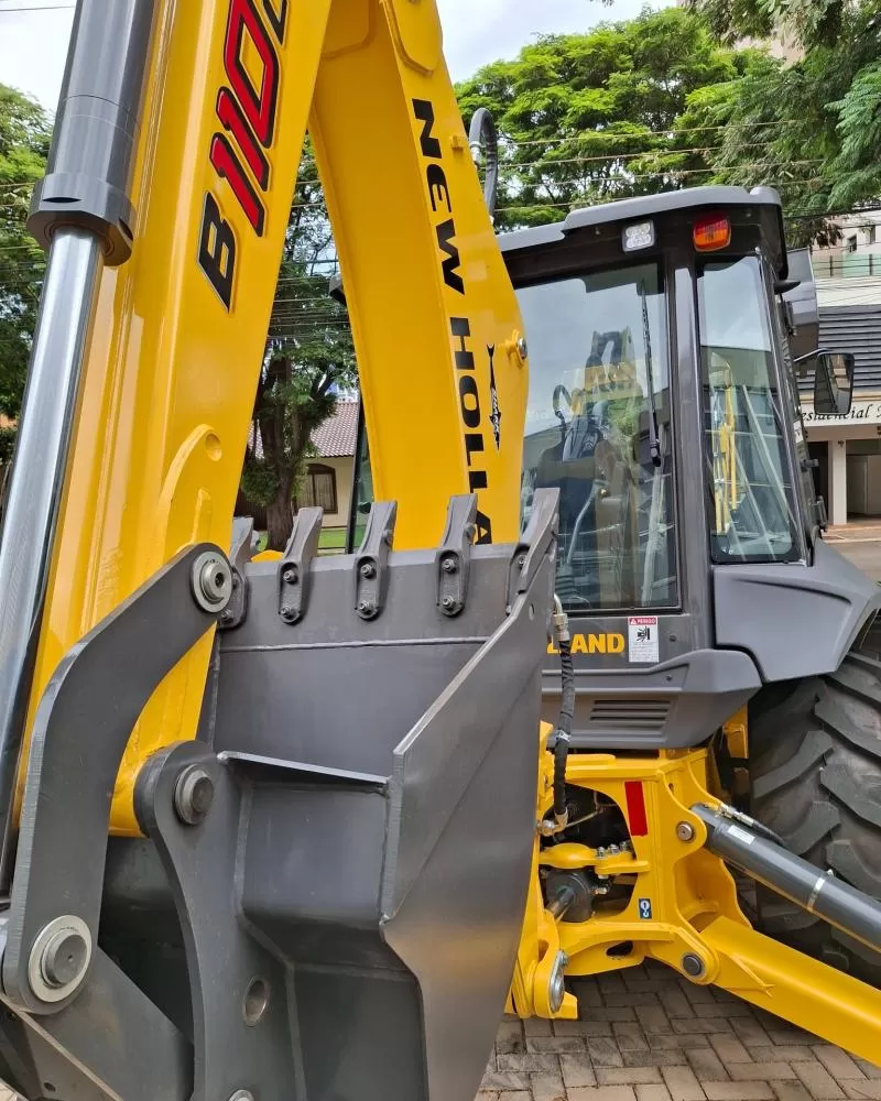 Retroescavadeira New Holland B110C reforça a estrutura de atendimento ao setor agrícola em Marechal Rondon. (Foto: Divulgação)