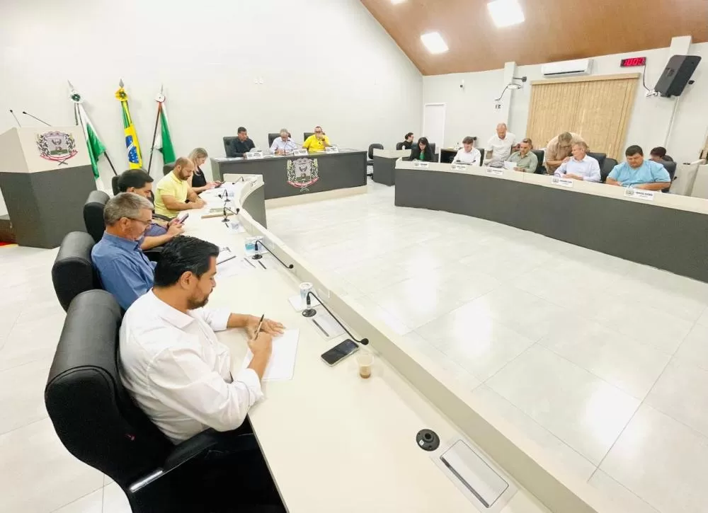 Vereadores aprovam reajuste salarial de 5,5% aos servidores municipais em sessão desta segunda-feira. (Foto: Cristiano Viteck)