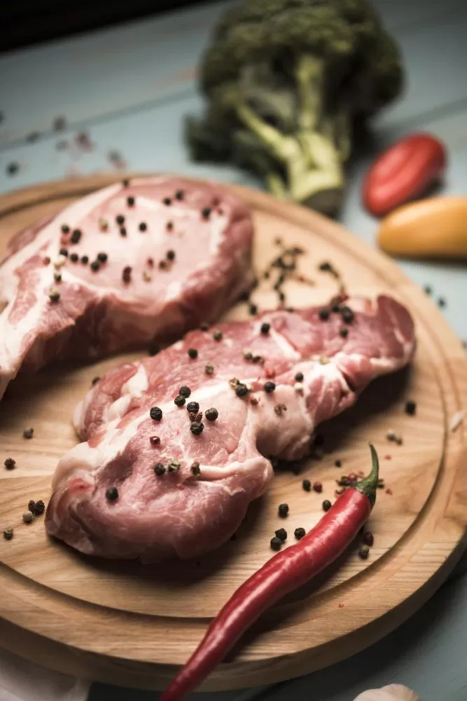Consumo de carne suína cresce e deve alcançar quase 20 kg por habitante em 2026. (Foto: Freepik)