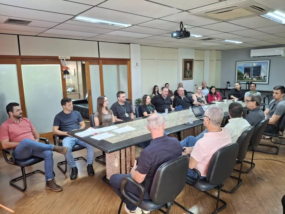 Reunião na prefeitura alinha diretrizes para credenciamento de microempresas em Marechal Rondon. (Foto: Divulgação)
