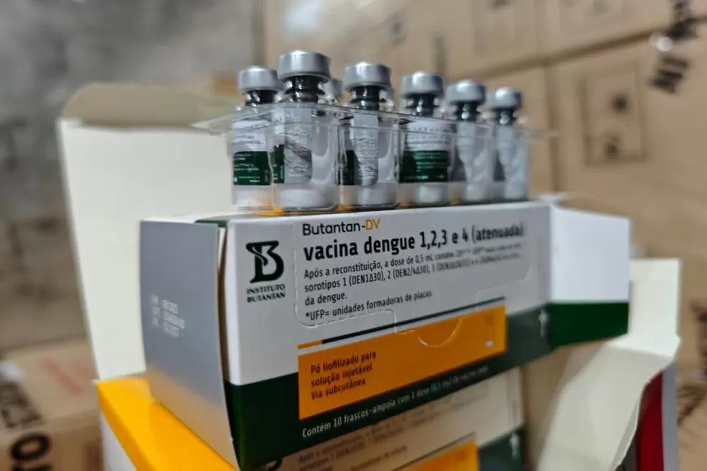 Paraná inicia distribuição de vacina nacional contra a dengue e prioriza profissionais da rede pública. (Foto: SESA)