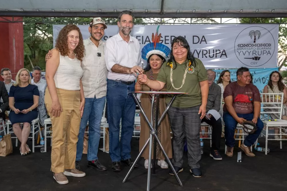 Assinatura da compra de terras para as aldeias em Terra Roxa e Guaíra. (Foto: William Brisida/Itaipu Binacional)