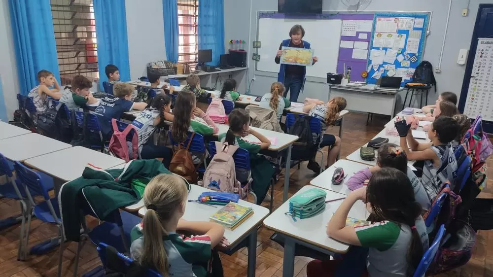 Legenda: Alunos da Escola Antonio Rockenbach participam da terceira edição do livro “Nas Ondas da Leitura”. (Foto: Lions Clube)